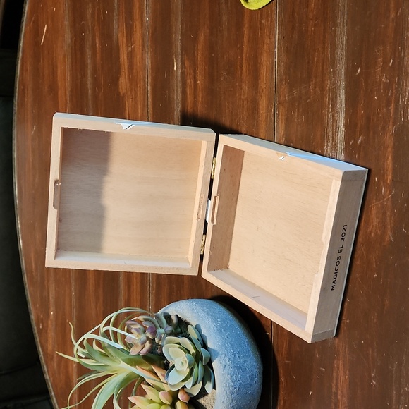 Mil Dias Magicos el 2021 Cigar Box - Picture 2 of 4